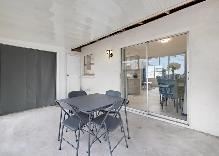 New Vacation Home, Peaceful And Centrally Located In Cape Coral